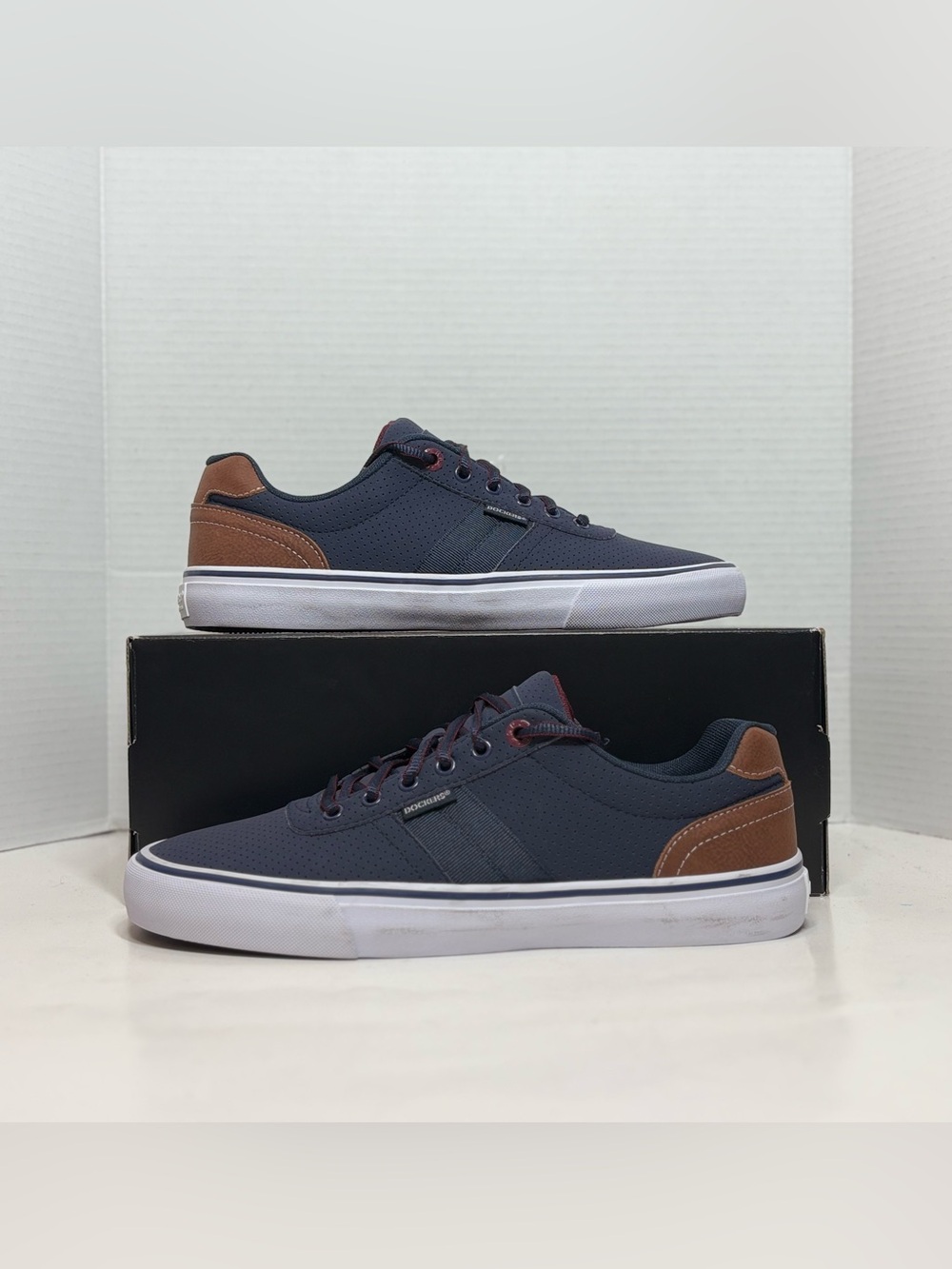 Size 9 Men’s Dockers Navy and Brown Low-Top Sneakers casual NEW